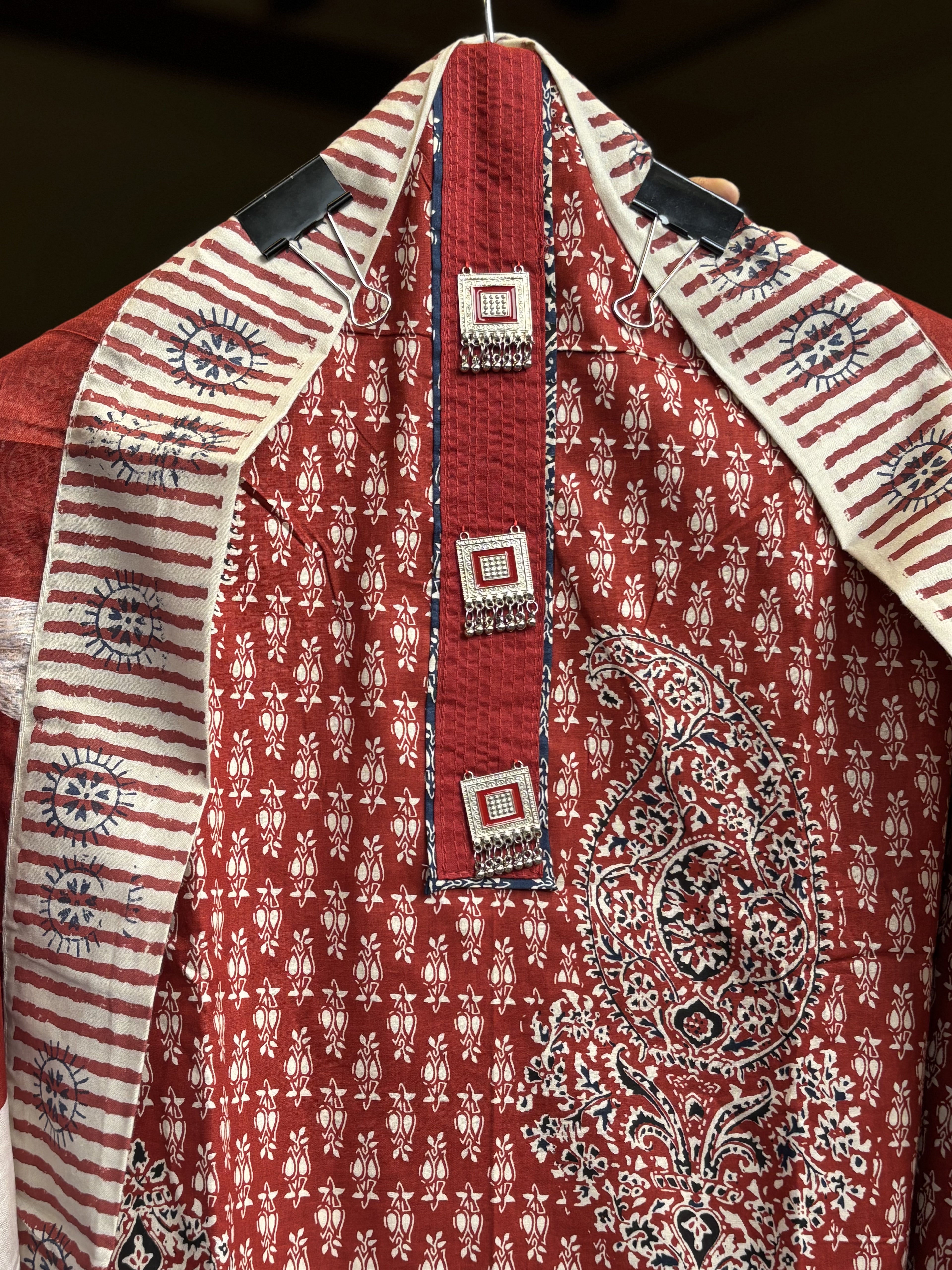 Jhumri Unstitched Suit
