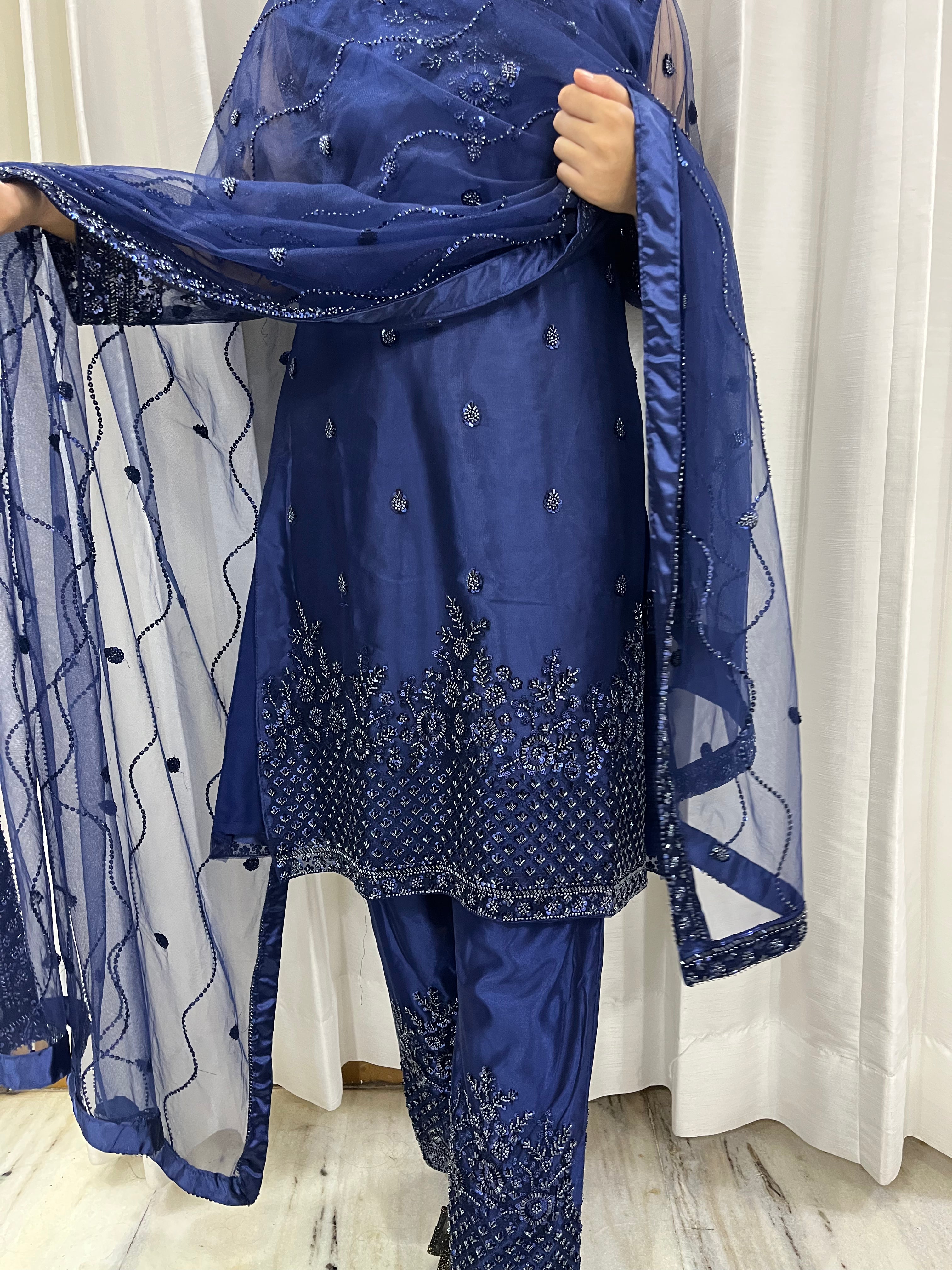 Zareen suit set
