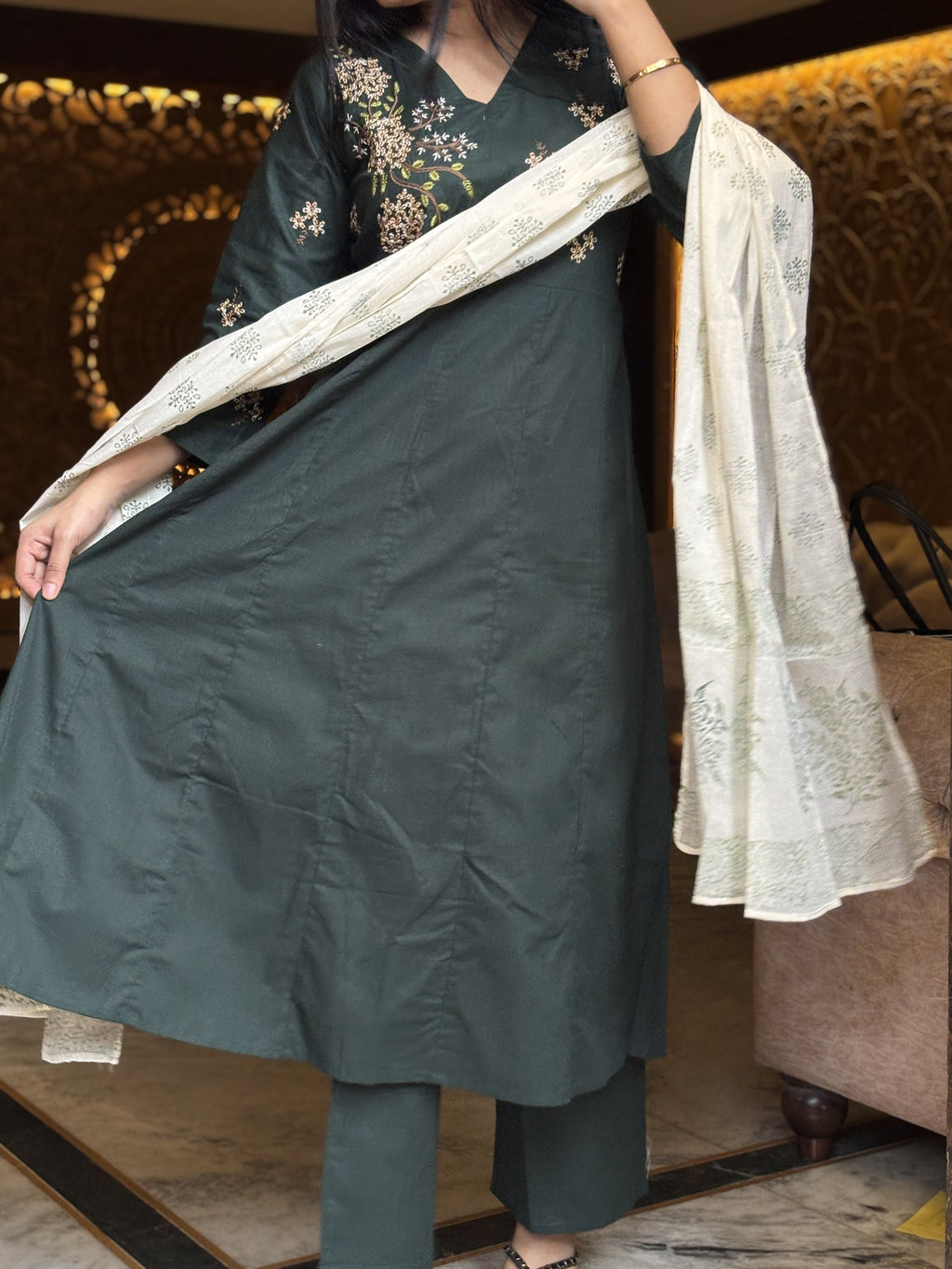 Aarvi Dabu Suit Set