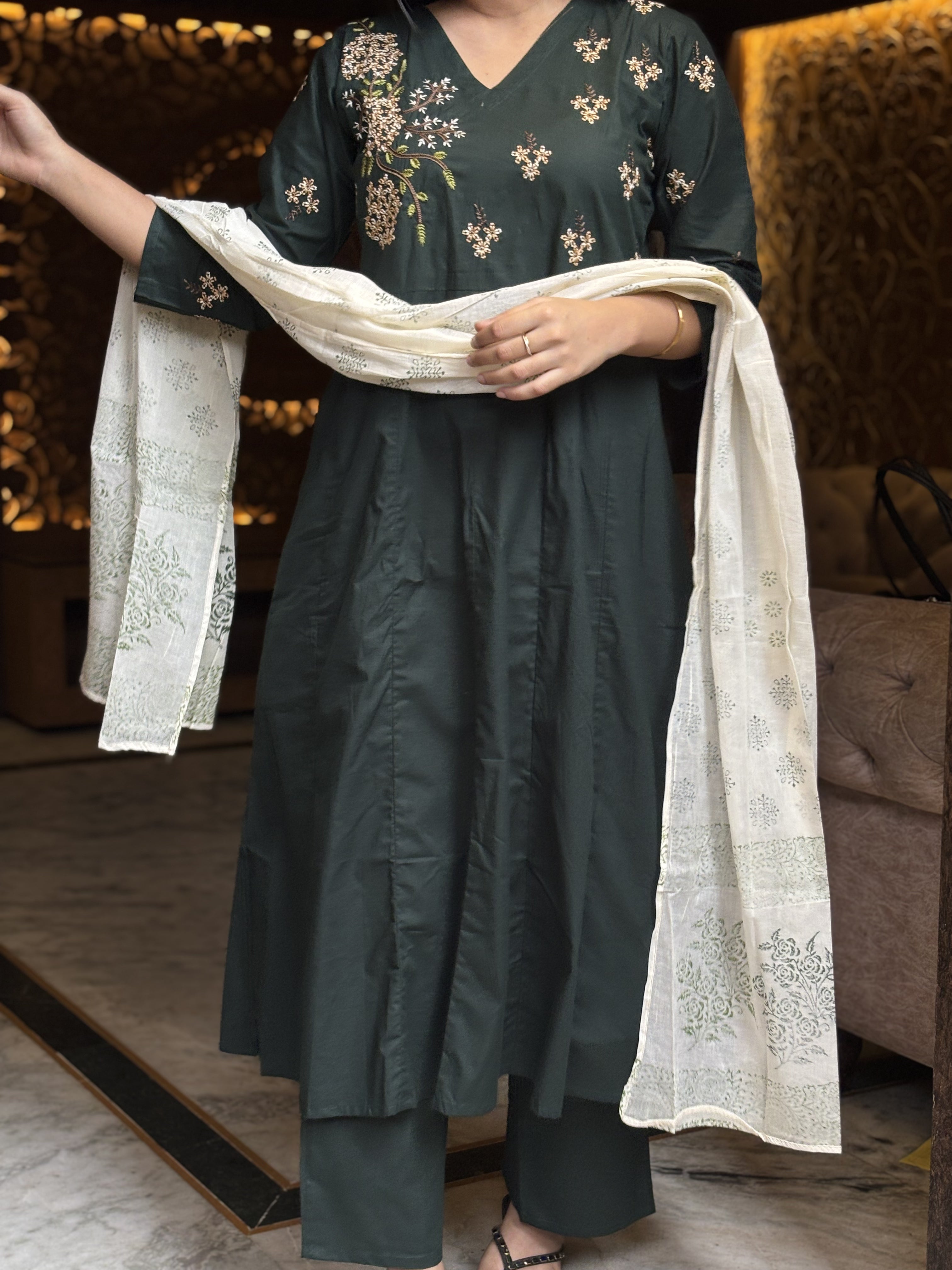 Aarvi Dabu Suit Set