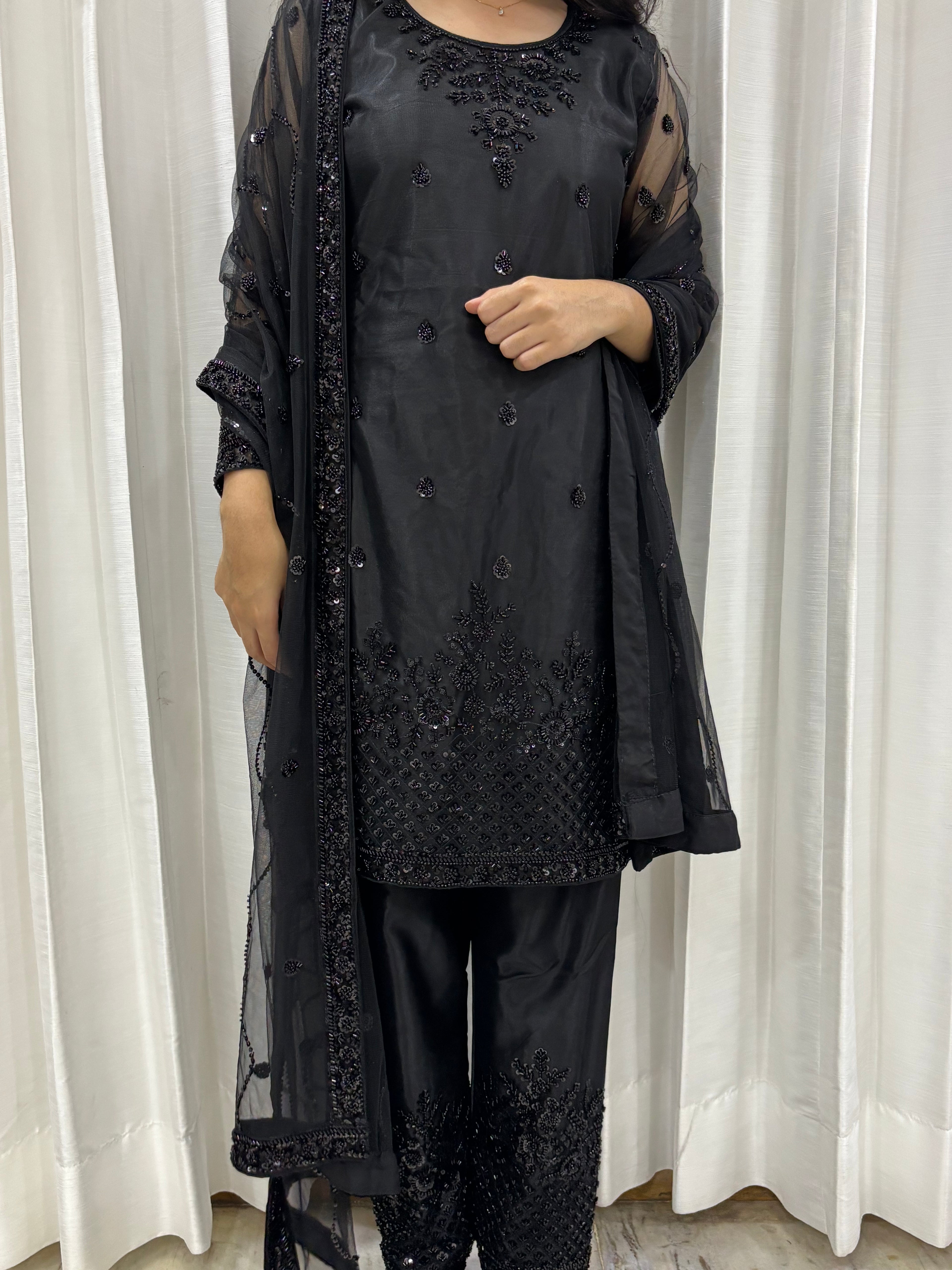 Zareen suit set