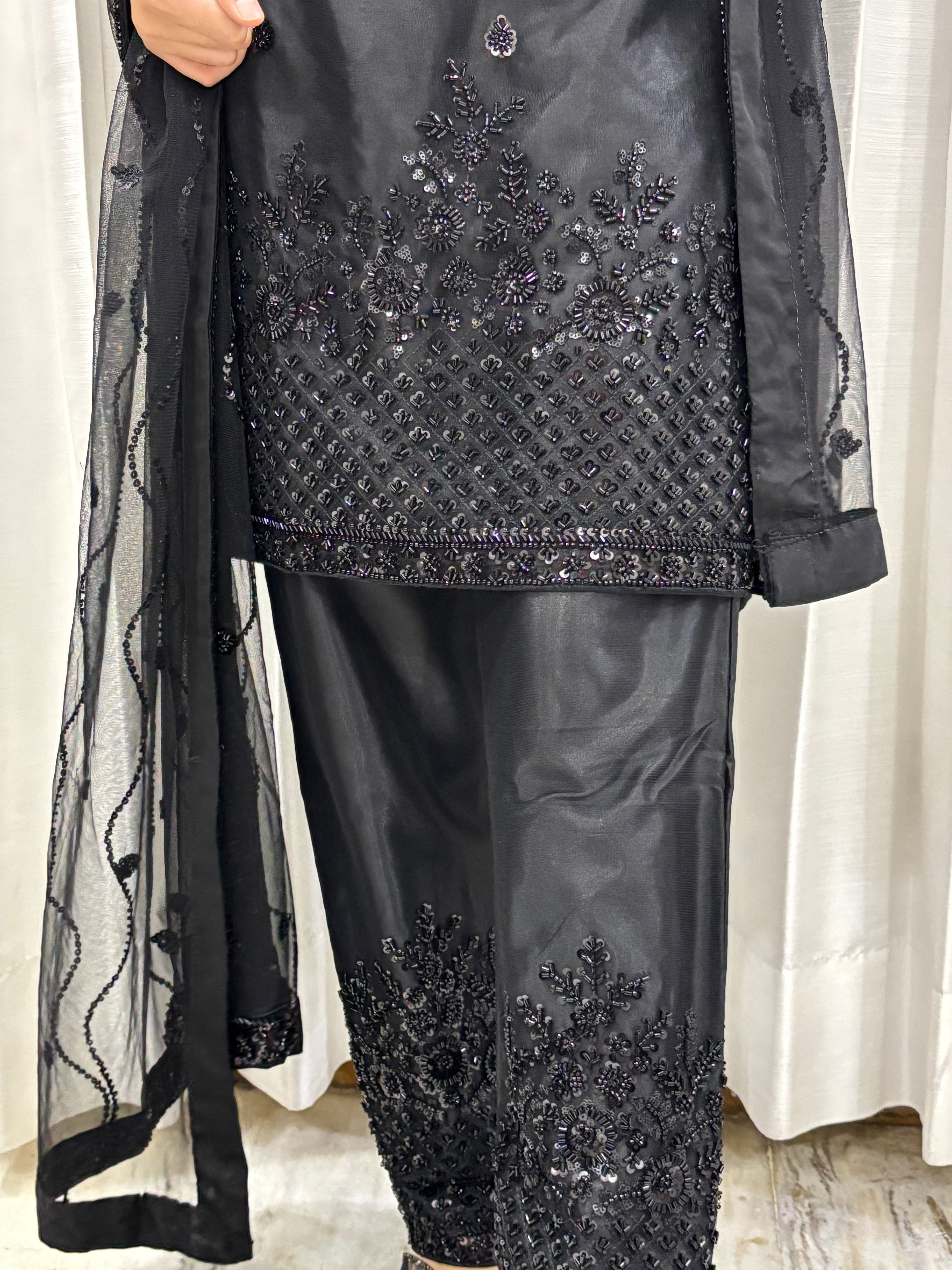 Zareen suit set